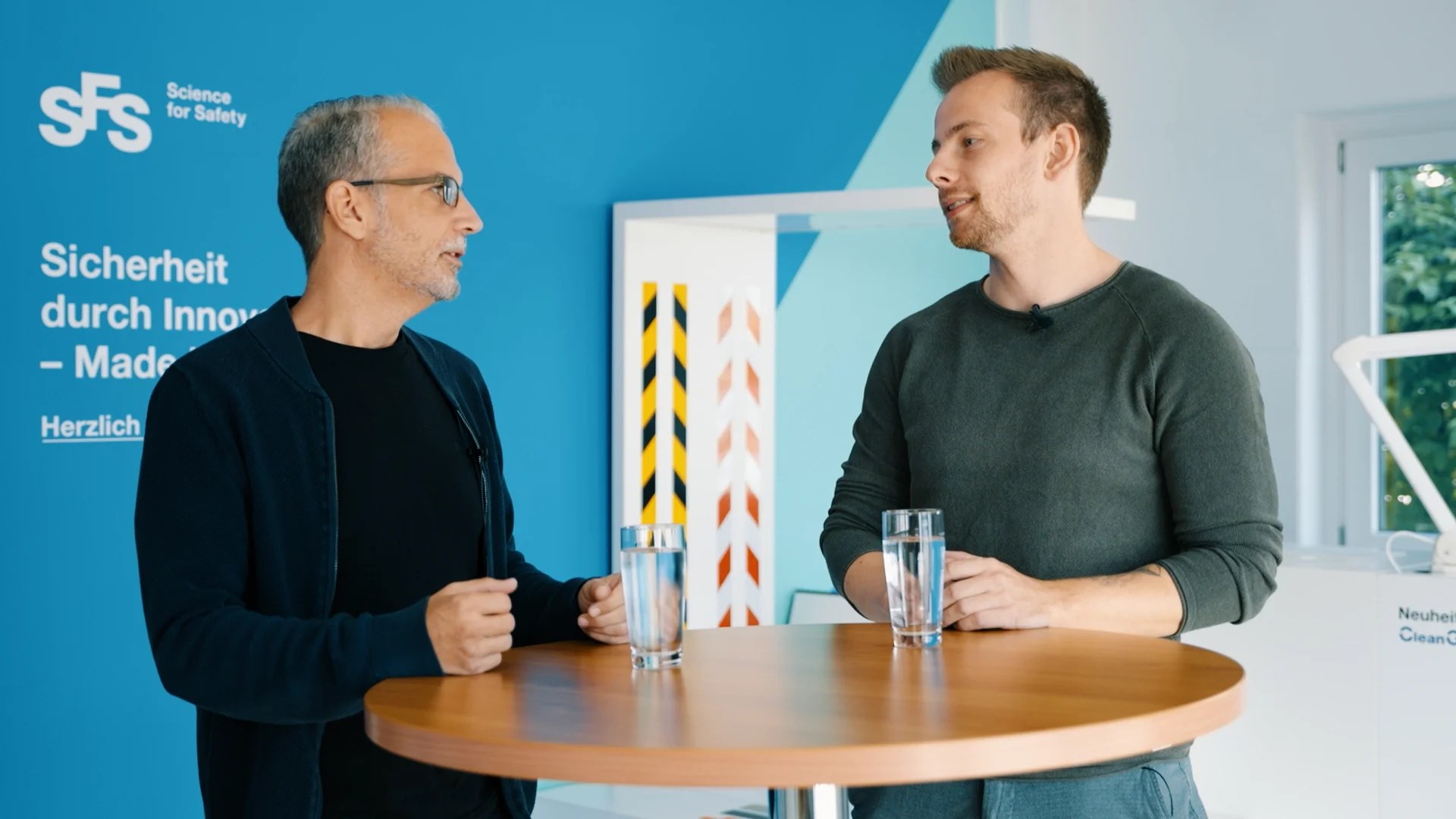 Jonas Rode, Gesch&auml;ftsf&uuml;hrer der SFS Safety Flooring Systems GmbH, im Video-Erfahrungsbericht zur GEO-Zusammenarbeit mit kmugeo
